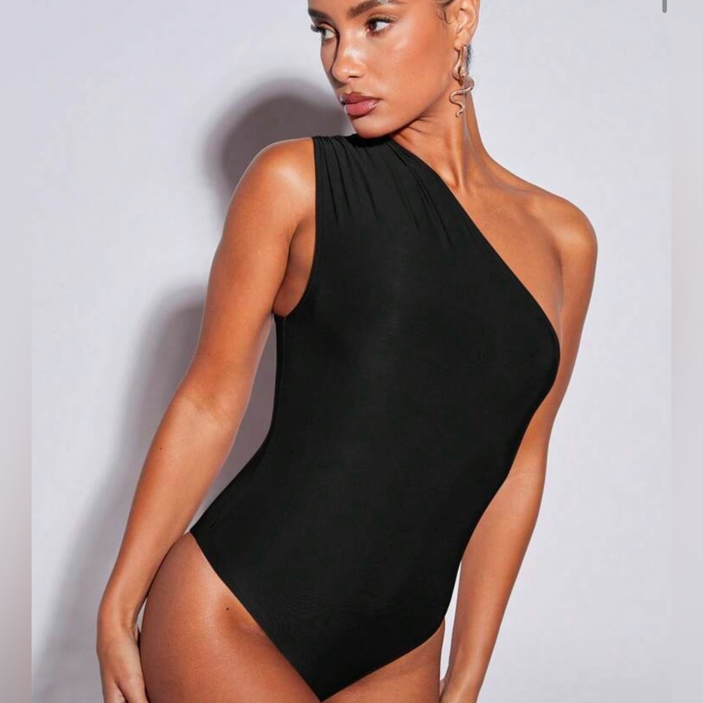 One-Shoulder Black Bodysuit
